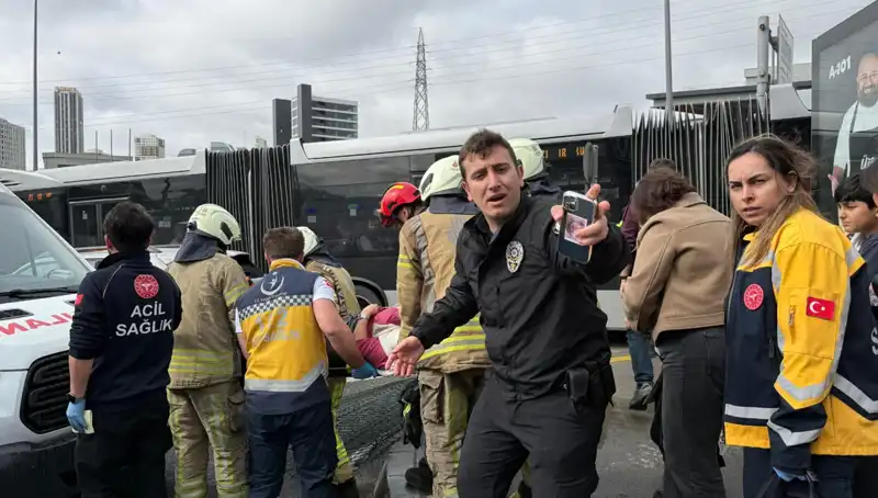 Metrobüs Seferleri Durduruldu: Kaza Sonrası Acı ve Şok Dolu Anlar