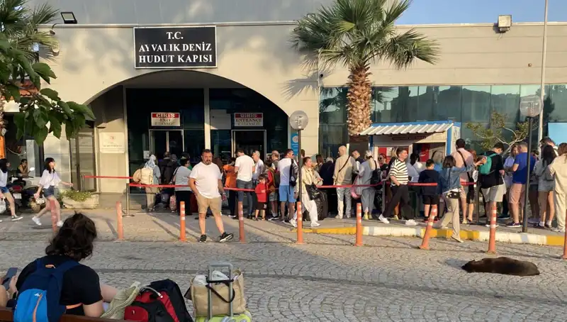 Bayram Tatilinde Midilli Adası'na Yoğun İlgi: Nedenleri ve Sonuçları