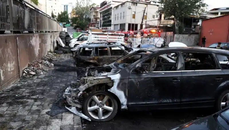 Sanayide Tamir Bekleyen Araçlar Alev Alev Yandı: Olayın Ardındaki Gizem Ne?