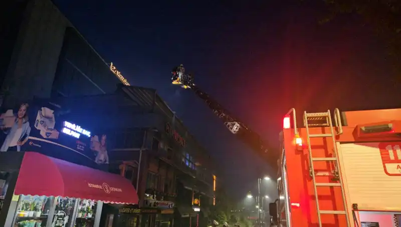 Beşiktaş'ta 3 Katlı Restoranda Yangın: Gözler İtfaiyeye Çevrildi