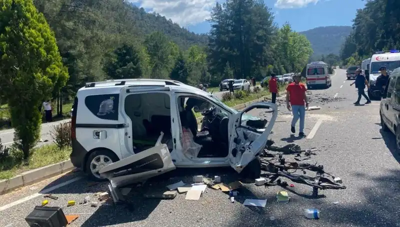 Marmaris'te Feci Kaza: Savaş Alanına Dönen Yolda Hayatını Kaybedenler ve Yaralılar Var