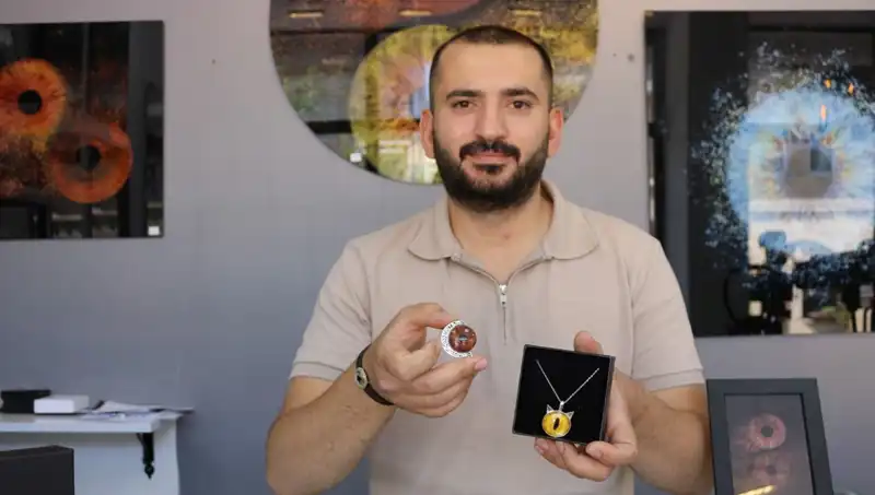 İris Fotoğrafları ile Sanata Dönüşüm: Eşsiz Takı ve Tablo Tasarımları
