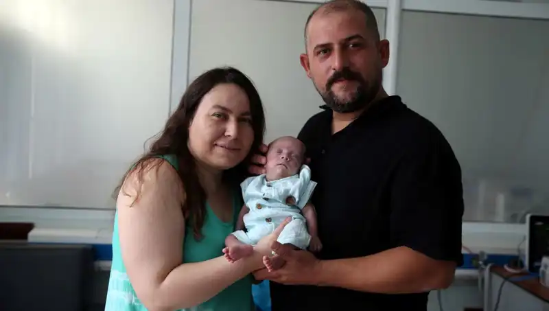 800 Gramla Dünyaya Gelen Bebeğin Hayat Mücadelesi: 4 Ay Yoğun Bakımda Hayata Tutundu