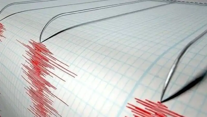 Ege Denizi'nde Beklenmedik Deprem: 3.5 Büyüklüğünde Sarsıntı Hissedildi