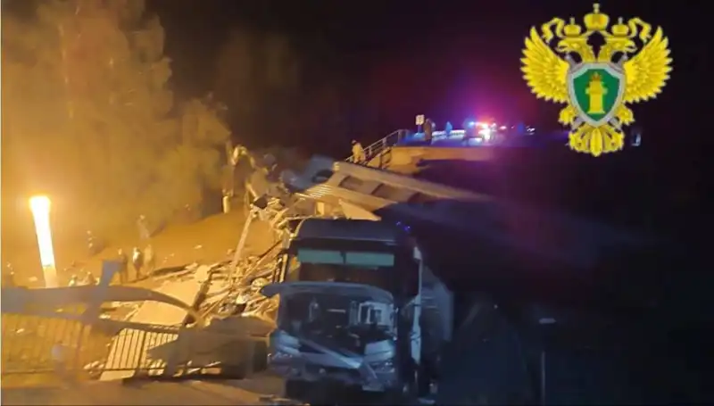 Rusya'da Köprü Çökmesi: Tren Kazası Tehlikeli Boyutlara Ulaştı