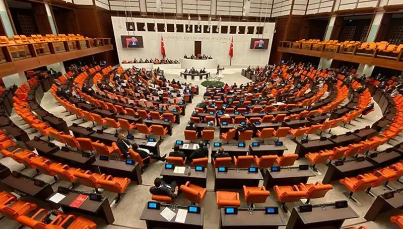 Emekli İkramiyesini 4 Bin TL’ye Çıkaran Teklif TBMM'de Onaylandı