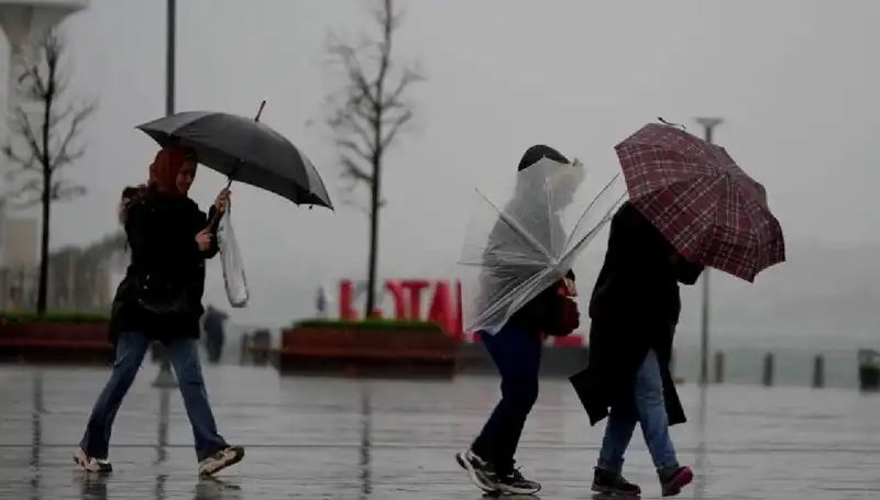 Türkiye’nin İki Bölgesinde Kuvvetli Sağanaklar Bekleniyor: Hazırlıklı Olun!