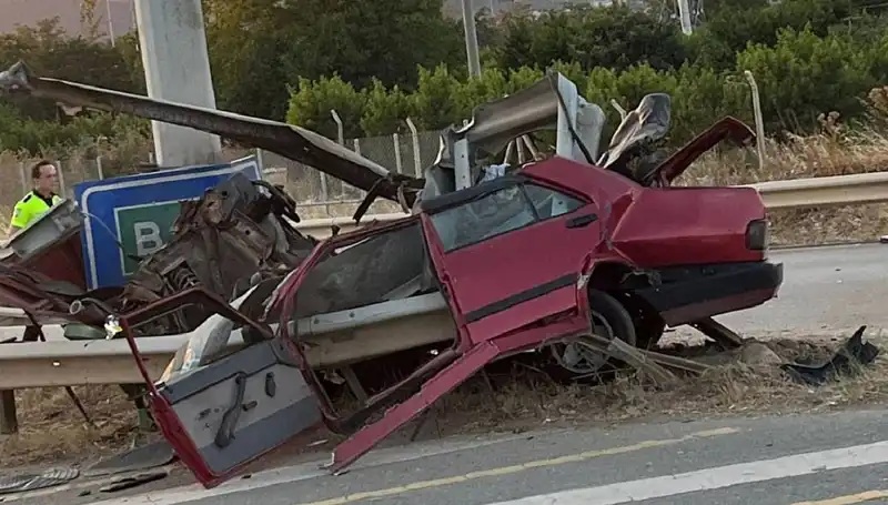 Hurdaya Dönüşen Araçtan Fırlayan Genç, Hayatını Kaybetti