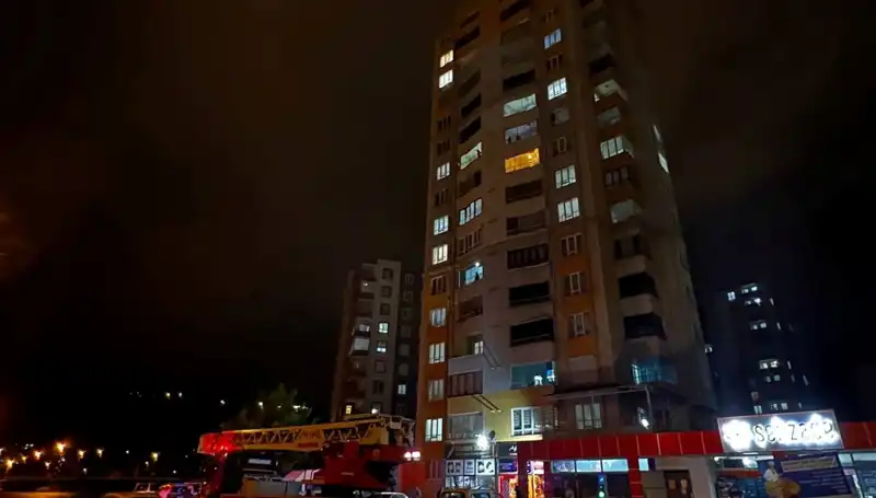 Yıldırım Düştü: Apartman Çatısında Şok Anlar ve Sonrası