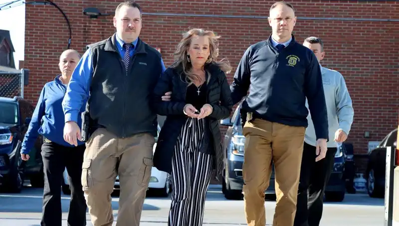 Amerika'da Üvey Anne Dehşeti: 20 Yıl Kilit Altında Yaşadığı İnanılmaz Hikaye!