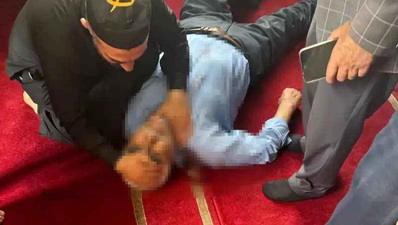 Camide Namaz Kılarken Bıçaklanan Adamın Sırrı Gün Yüzüne Çıktı