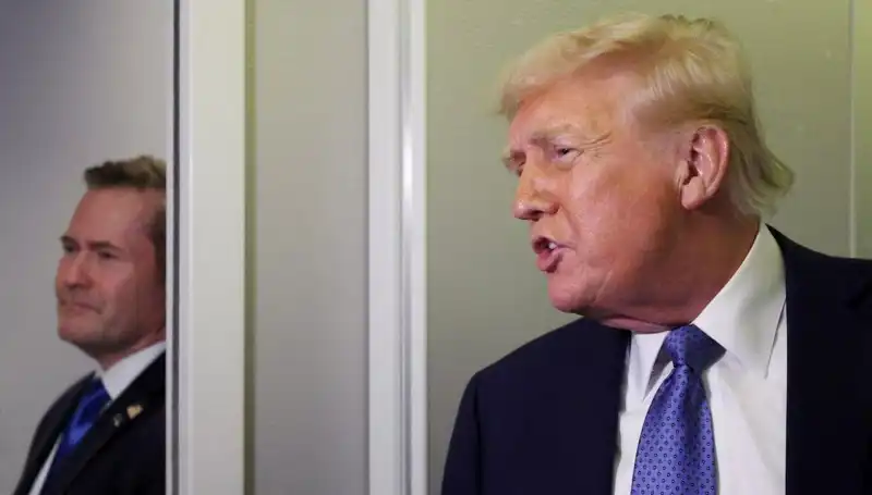 Trump'tan Şok Karar: Mike Waltz Görevden Alındı, Sızdırılan Planlar Ne Anlama Geliyor?
