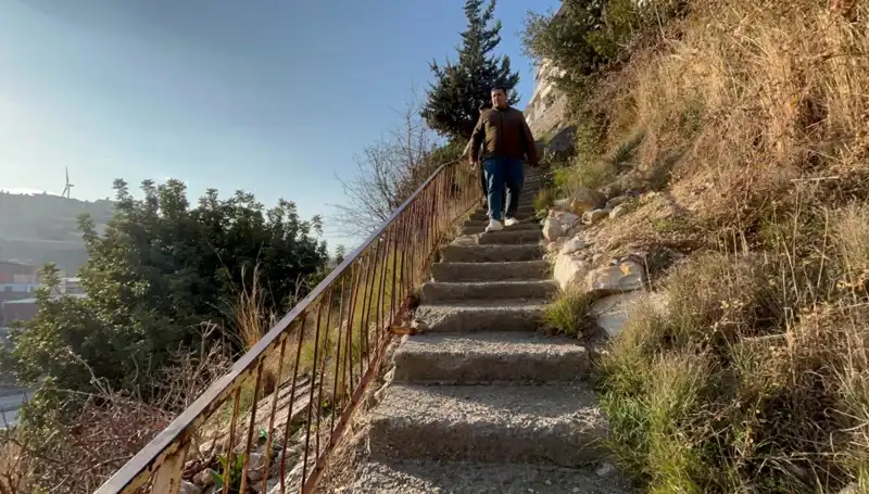 Uçurum Kenarındaki Evler: 107 Basamaklı Merdivenin Hikayesi
