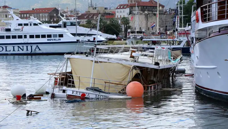 Hırvatistan'da Fırtına Felaketi: Feribot Gemiye Çarpınca Neler Oldu?