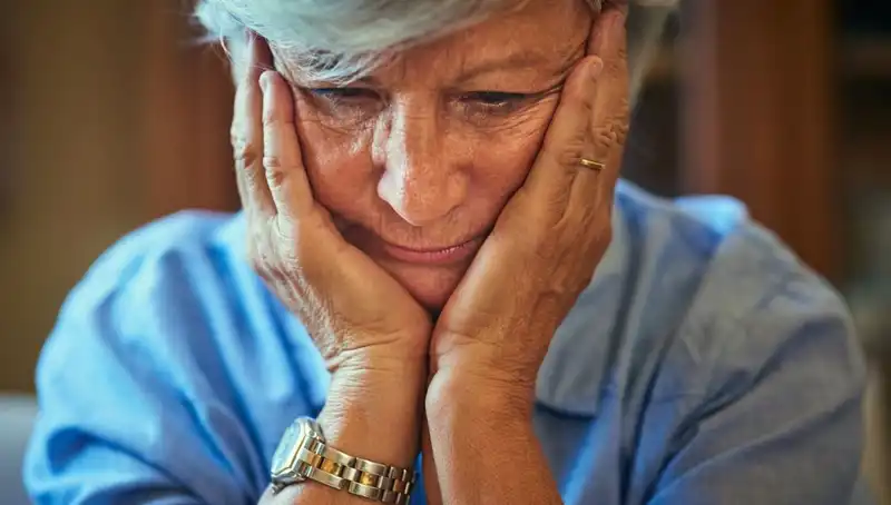 40’lı Yaşlarında Alzheimer Tanısı: Erken Uyarı İşaretini Stresle Bağdaştırdı