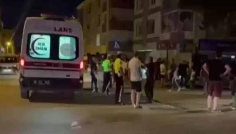 Alkollü Sürücü Tartıştığı Yayaları Kamyonetle Ezdi: Güvenlik Kamerası Kayıtları Şok Edici