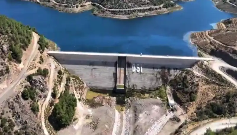 Çeşme'de Su Kesintileri Son Buluyor: Tatilciler ve Yerleşikler Rahatlayacak mı?