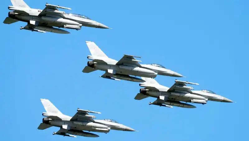 ABD'den Sürpriz Hamle: Ukraynalı Pilotlar F-16 Uçuşu İçin Eğitime Alınıyor