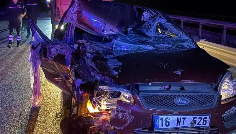 Afyonkarahisar'da Otomobil ve TIR Çarpışması: 4 Yaralı, Detaylar Ortaya Çıktı