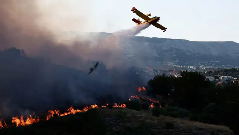 Sakız Adası'nda Devam Eden Yangın Sonunda Kontrol Altına Alındı