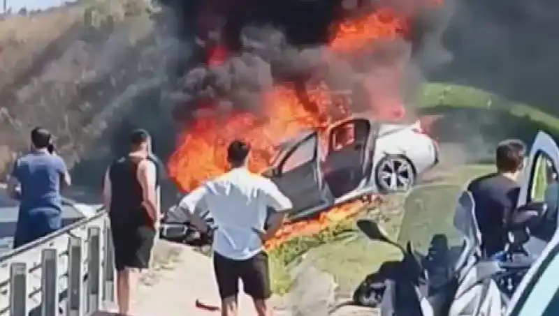 TEM Otoyolu'nda Feci Kaza: Otomobil Kül Oldu