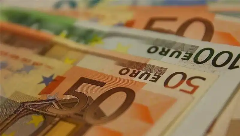 Euro'nun Zirveden Düşüşü: Ekonomik Gelişmelerin Etkisi Nedir?
