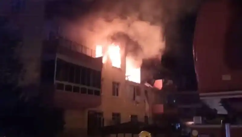 Konya'da Dört Katlı Binada Büyük Doğalgaz Patlaması: 12 Yaralı!