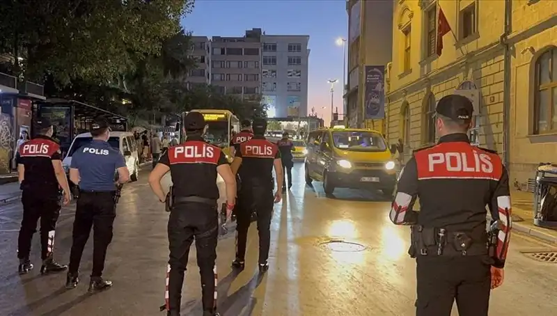 İstanbul’da 4 Saatte Yüzlerce Gözaltı: Asayiş Operasyonu Detayları