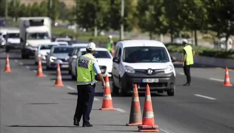 Tünelde Eşsiz Protesto Gösterisi: Konvoyla Trafiği Durdurdular