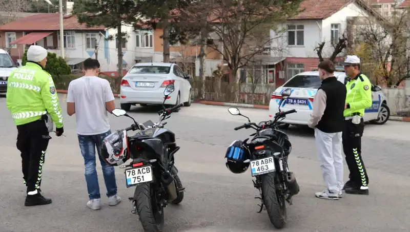 Trafikte Akrobatik Hareketlere Dikkat! Ceza Miktarı Şaşırtıyor