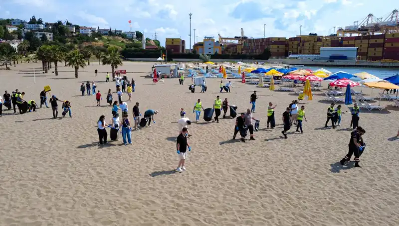Yaz Tutkusu: Plajlarda Çevre Temizliği Etkinliği Gerçekleştirildi