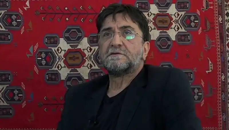 Türkiye'nin Usta Gazetecisi Nihat Genç Hayatını Kaybetti!