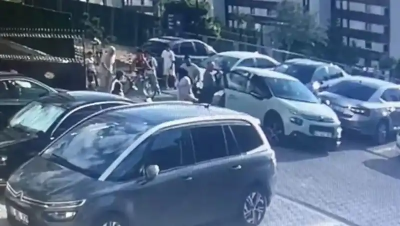 Eşini ve Yakınlarını Arabayla Ezerek Kaçan Şüpheli, Şehirde Şok Yarattı