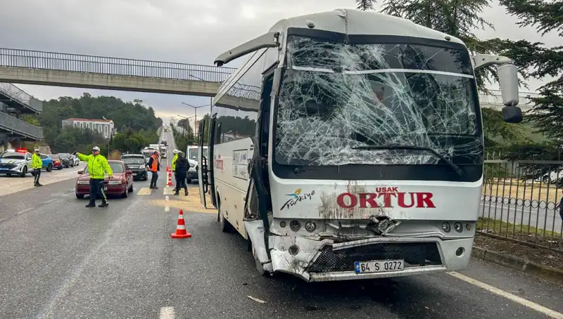 Uşak'ta İşçi Servislerinin Çarpışması: Olayda Yaralı Sayısı Artıyor